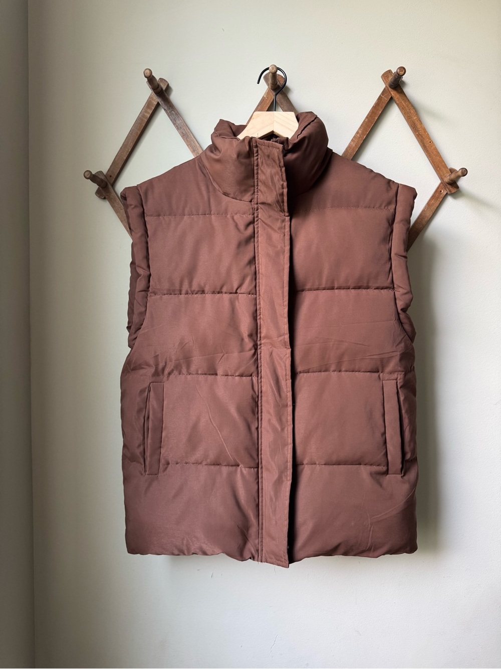 Ainangua Brown Oversized Puffer Vest Women’s Size Small